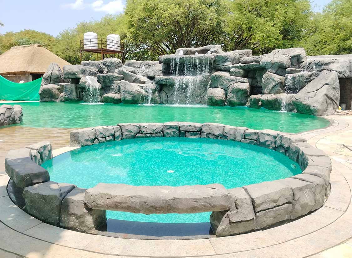 Mathikere Hotel Luxury Pool