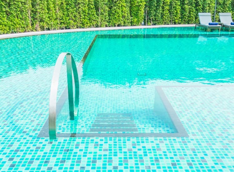 SNN Raj Lake View Curved Pool